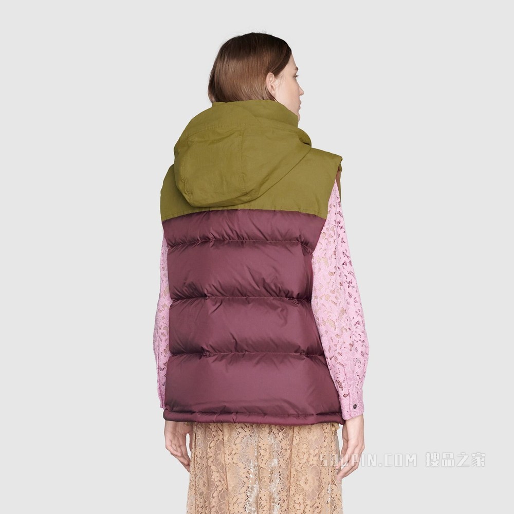 The North Face x Gucci联名系列羽绒马甲 酒红色和绿色