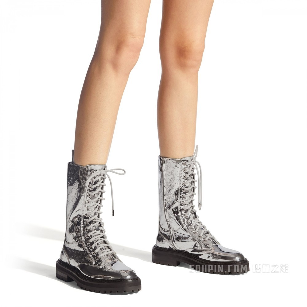 CORA FLAT TALL 银色 JC 字母压纹反光皮革军靴