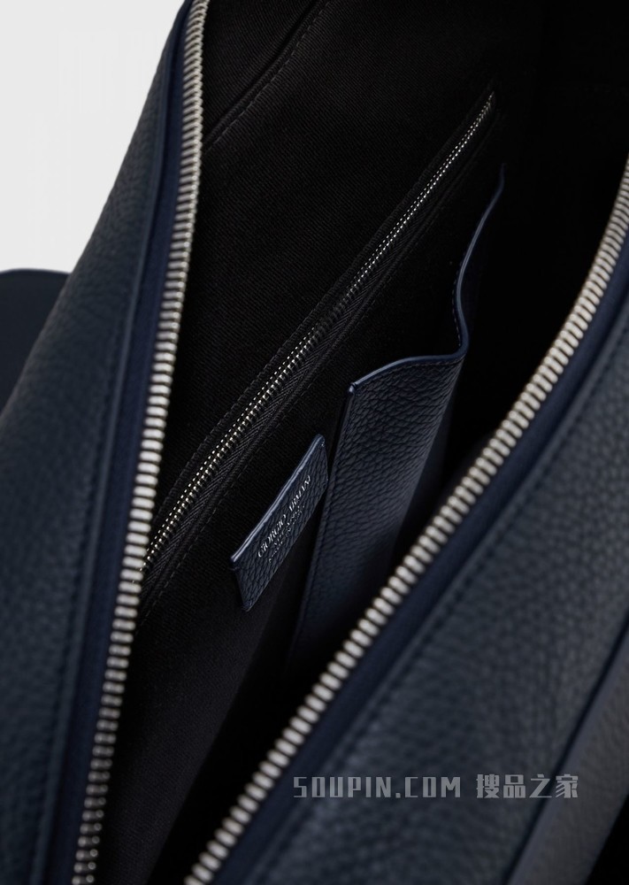 经典牛皮革斜挎包 | Giorgio Armani