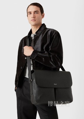 经典牛皮革斜挎包 | Giorgio Armani