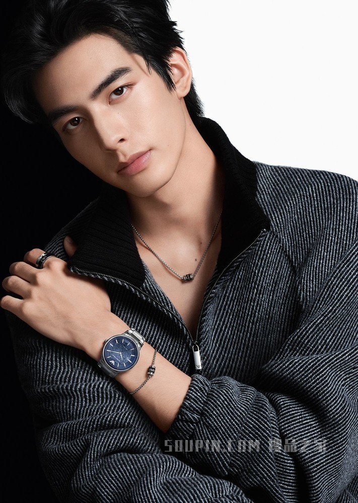 宋威龙同款镂空机械腕表 | Emporio Armani
