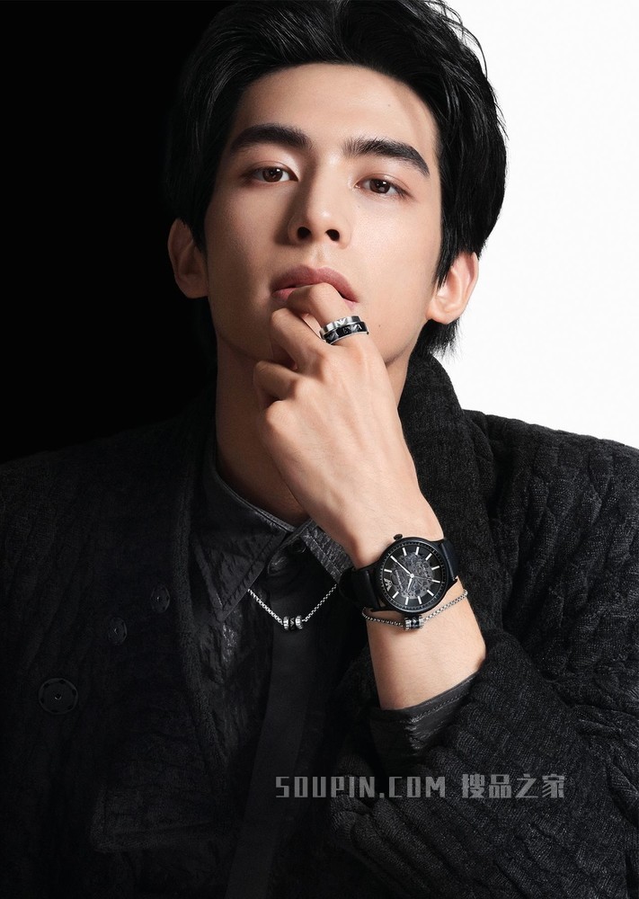 宋威龙同款黑武士镂空机械腕表 | Emporio Armani