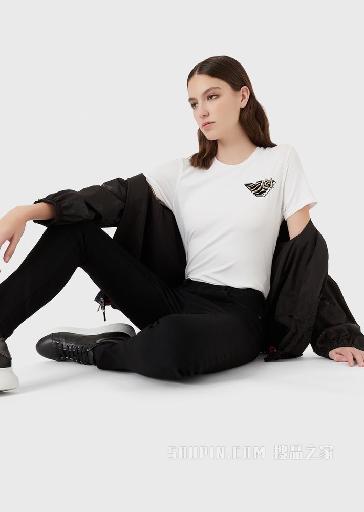 新春系列鹰纹贴布牛仔裤 | Emporio Armani