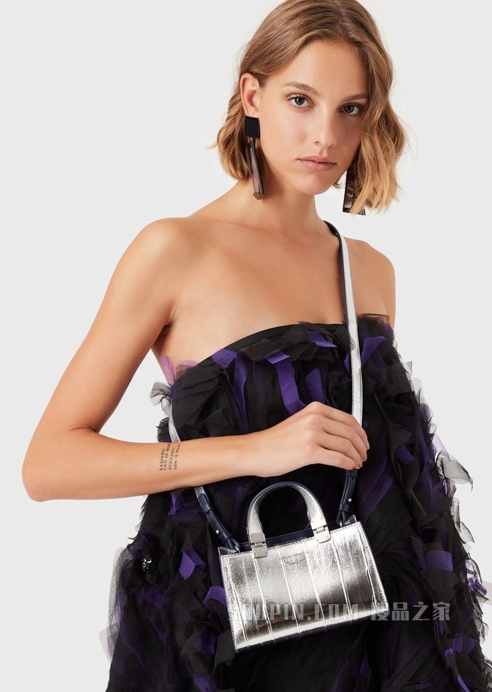别致金属光面迷你背提包 | Emporio Armani