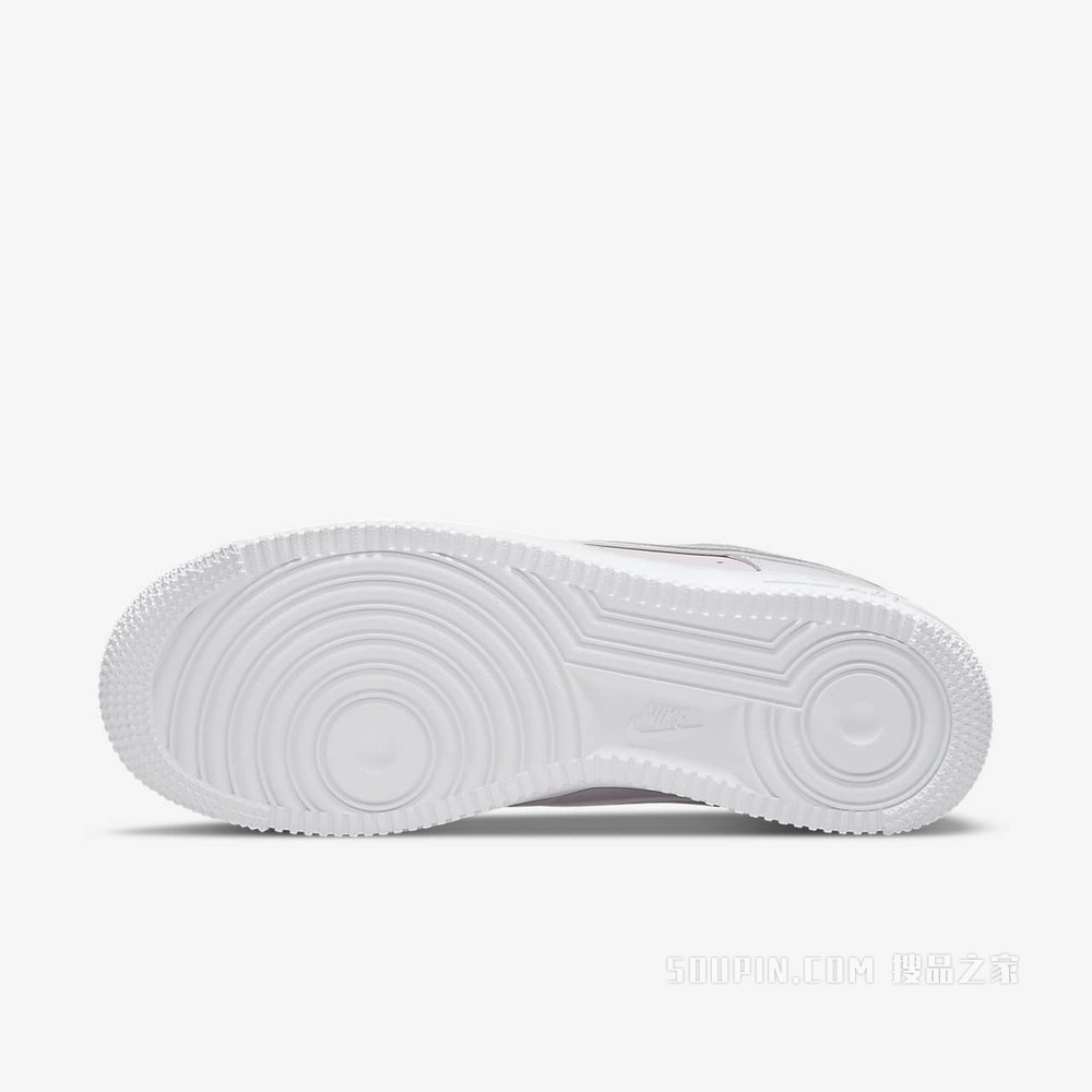 Nike Air Force 1 '07 ESS 女子运动鞋