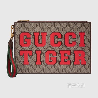 2022中国新年系列饰“Gucci Tiger”手拿包 米色和乌木色GG Supreme帆布
