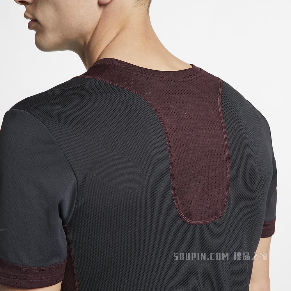 Nike Gyakusou 男子短袖上衣