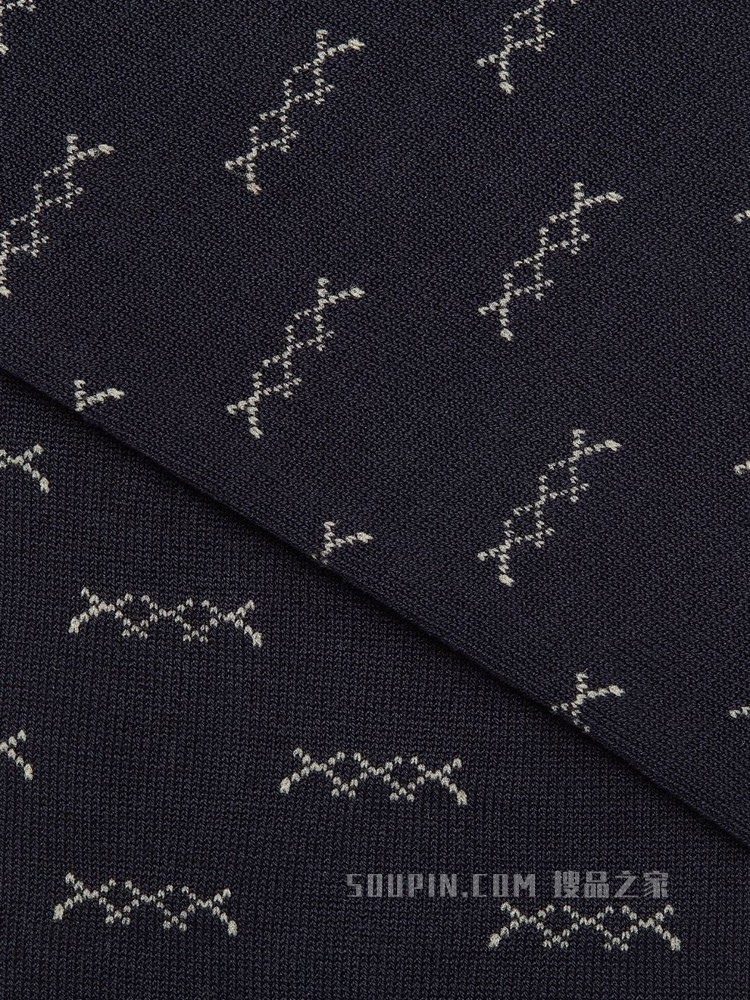 海军蓝标志性 Triple Stitch 棉质混纺面料中筒袜