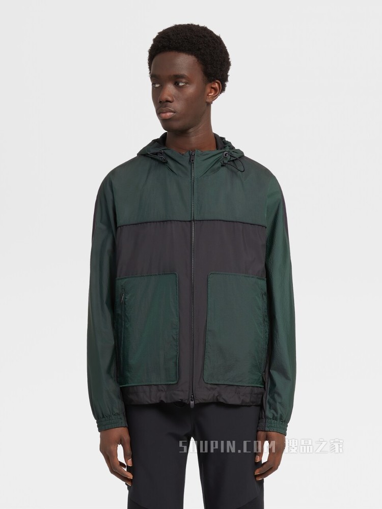 褶皱效果微纤维与 Techmerino™ 羊毛连帽夹克