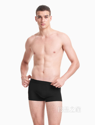 【黑标系列】Calvin Klein 男士压纹LOGO腰边无痕光滑贴身平角内裤NB2765