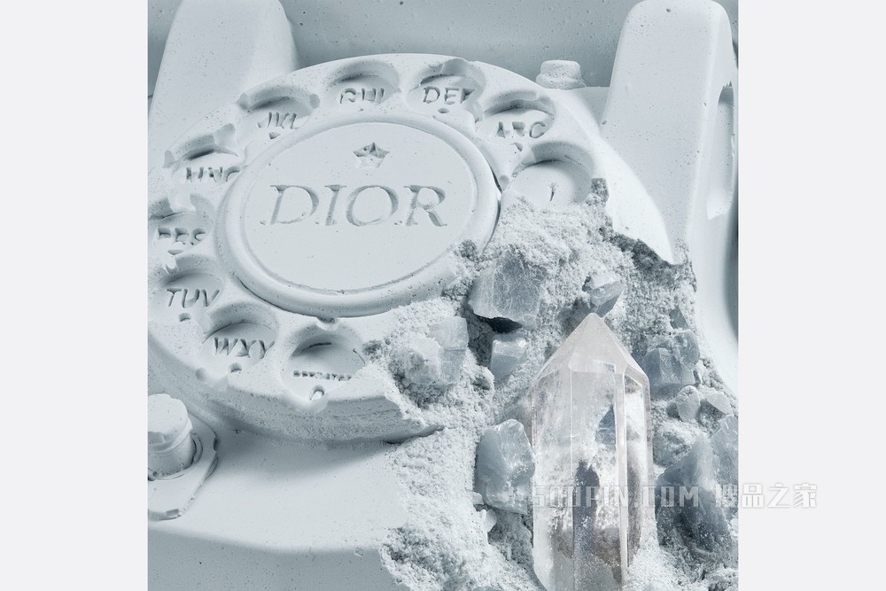 DIOR AND DANIEL ARSHAM 未来遗迹 蚀刻电话