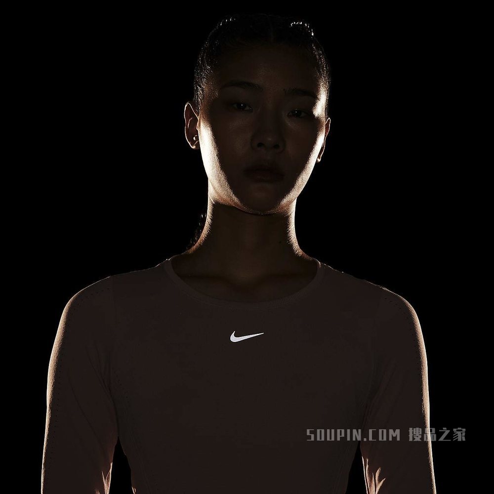 Nike Dri-FIT ADV Aura 女子长袖训练上衣