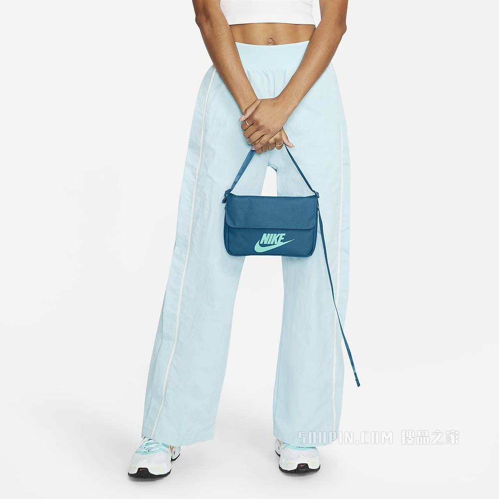 Nike Sportswear Futura 365 Crossbody 单肩包