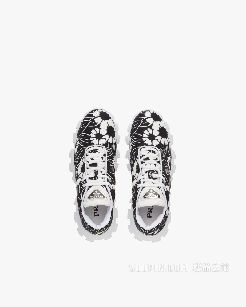 印花尼龙运动鞋