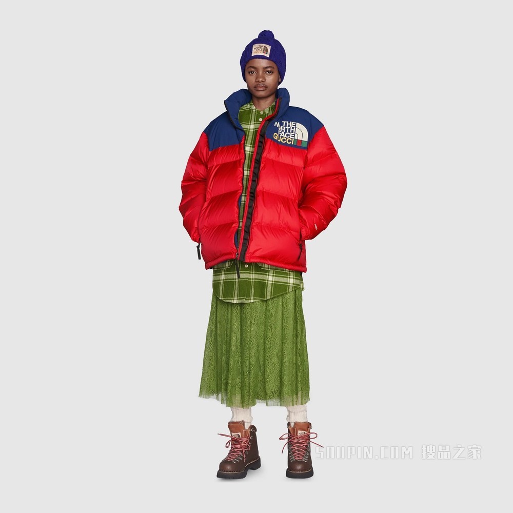 The North Face x Gucci联名系列羽绒夹克 红色和蓝色