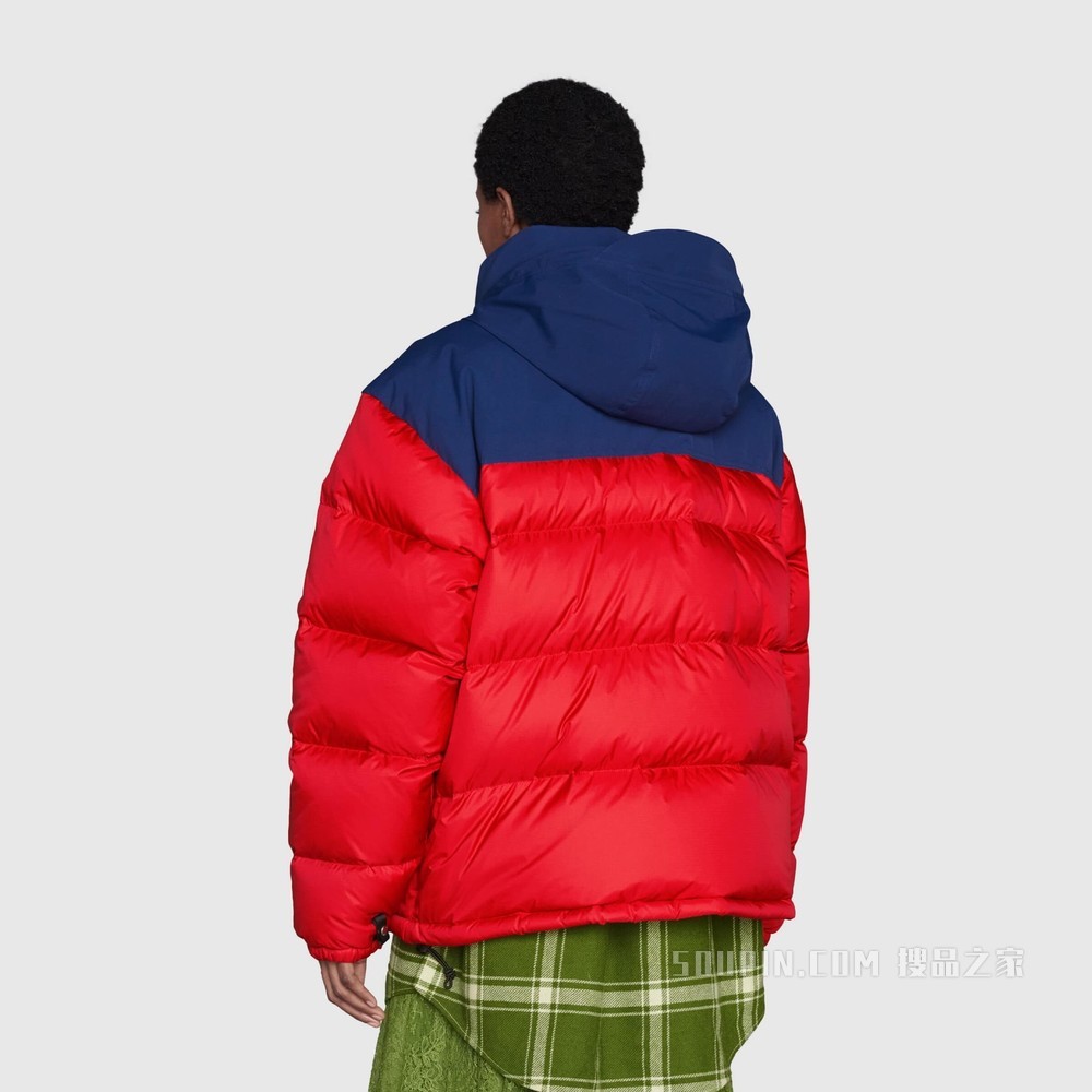The North Face x Gucci联名系列羽绒夹克 红色和蓝色