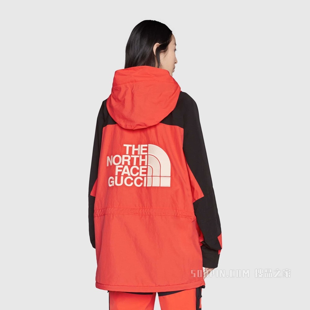 The North Face x Gucci联名系列风衣 黑色和红色