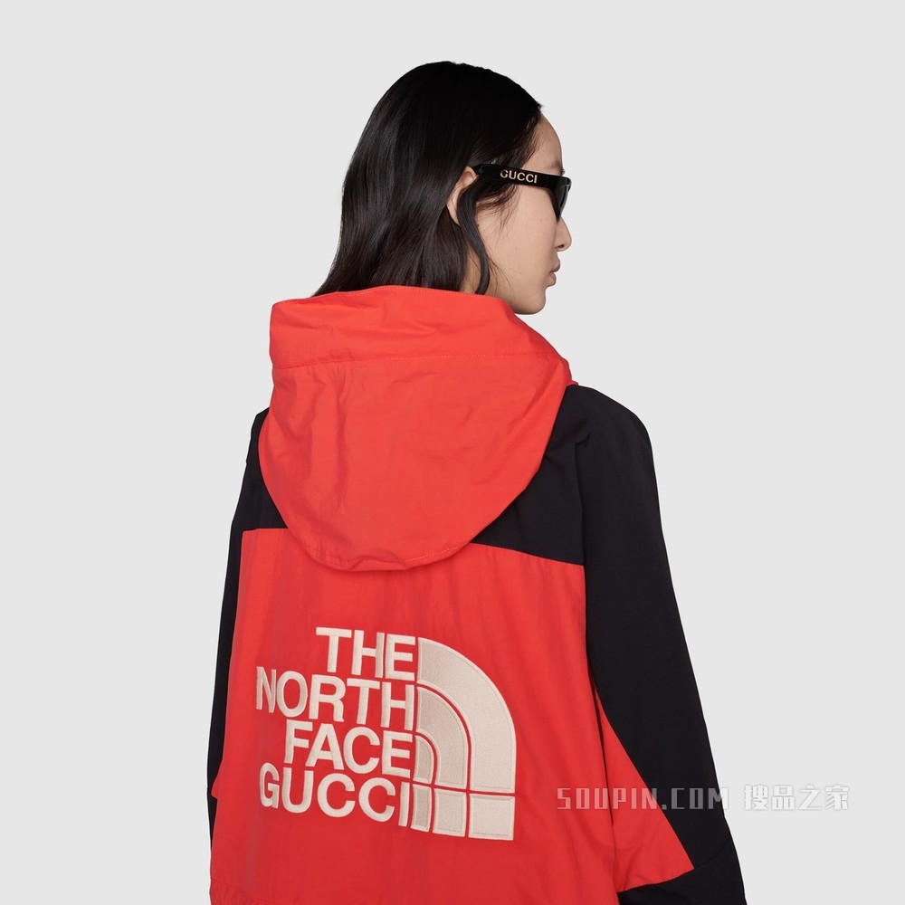 The North Face x Gucci联名系列风衣 黑色和红色