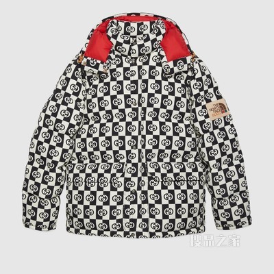 The North Face x Gucci联名系列羽绒夹克 象牙白色和黑色