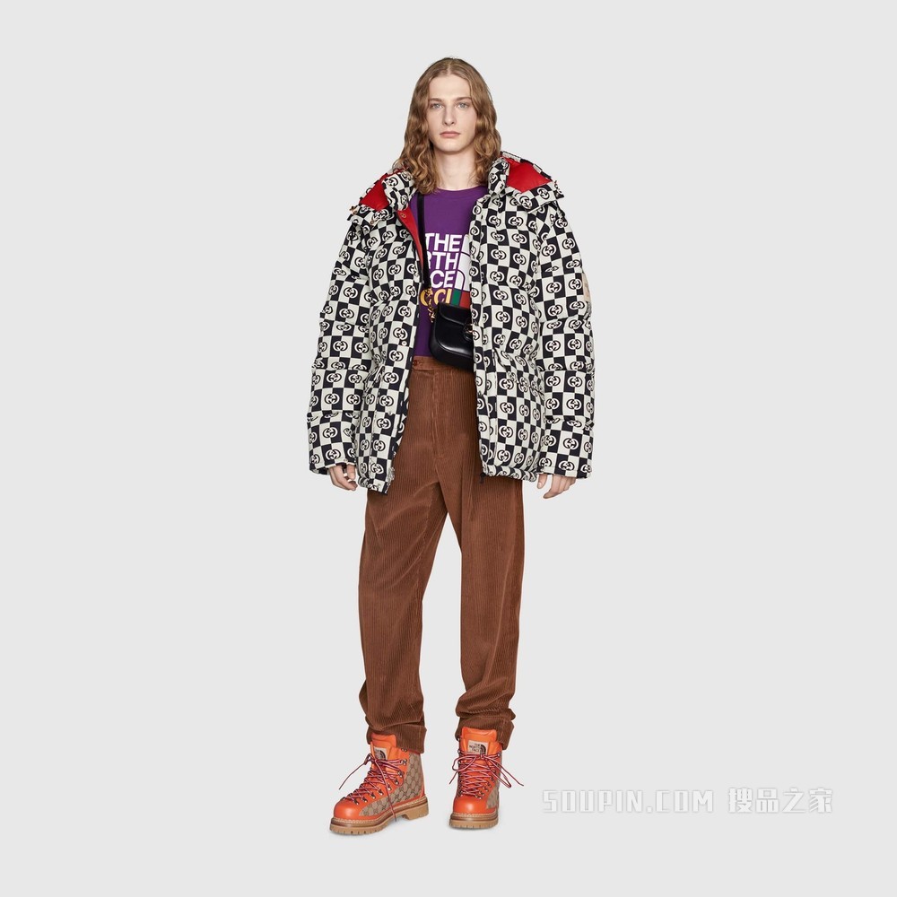 The North Face x Gucci联名系列羽绒夹克 象牙白色和黑色