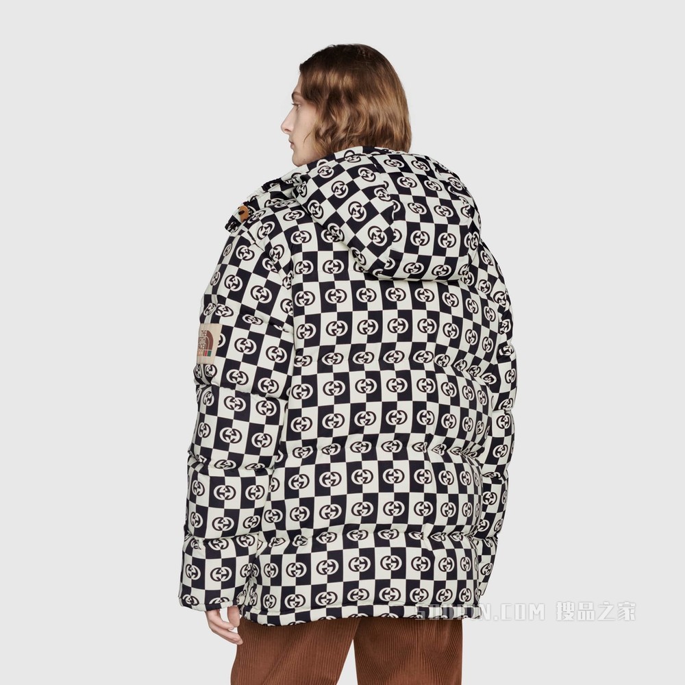 The North Face x Gucci联名系列羽绒夹克 象牙白色和黑色