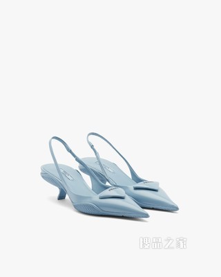 亮面皮革后饰带高跟鞋