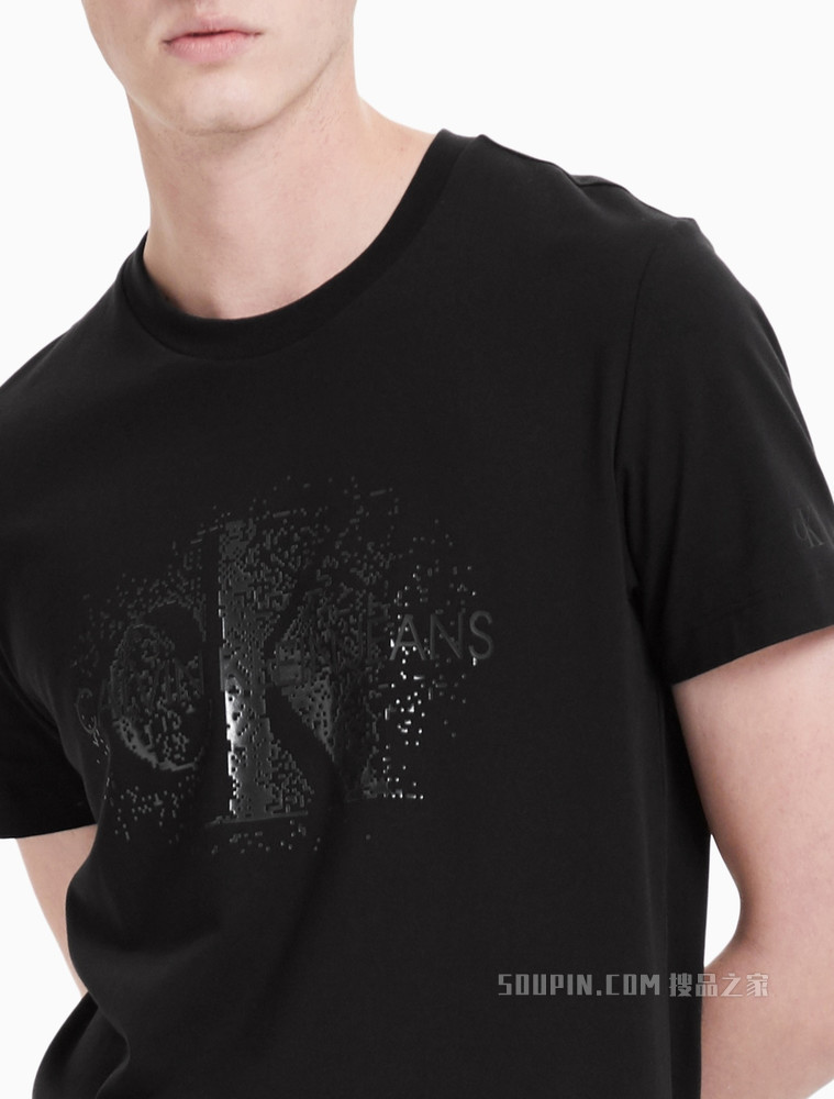 Calvin Klein 男装时尚数码像素层叠LOGO圆领短袖T恤 J318156
