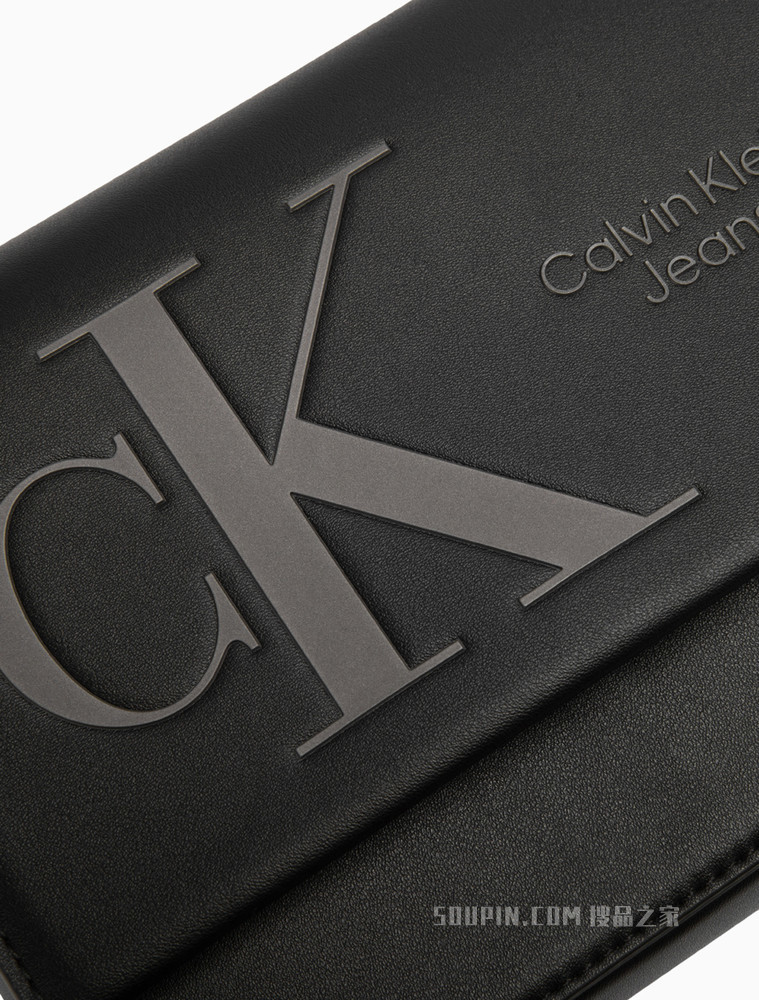 Calvin Klein 女士可卸宽肩带压纹LOGO翻盖单肩斜挎包DH3106