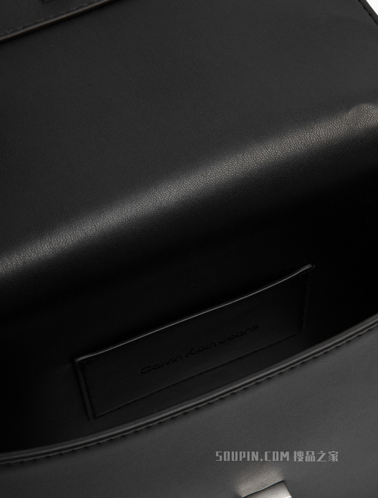 Calvin Klein 女士可卸宽肩带压纹LOGO翻盖单肩斜挎包DH3106