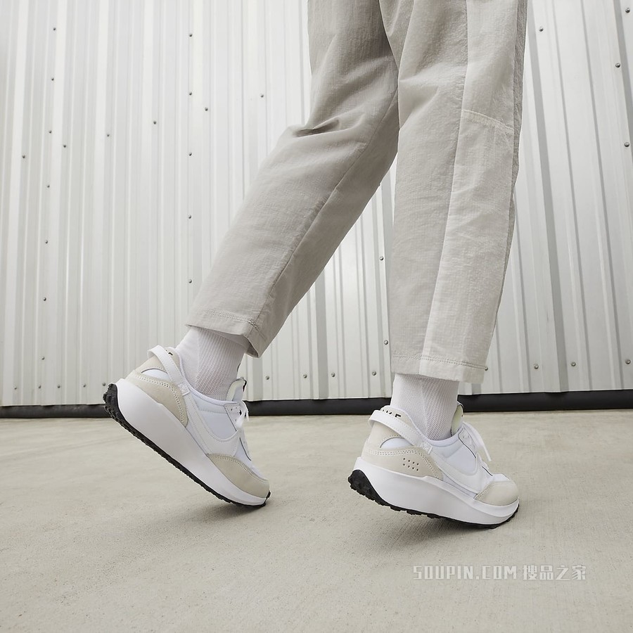 Nike Waffle Debut 女子运动鞋