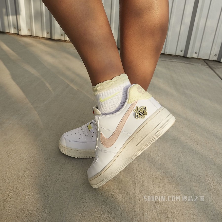 Nike Air Force 1 '07 SE NN 女子运动鞋