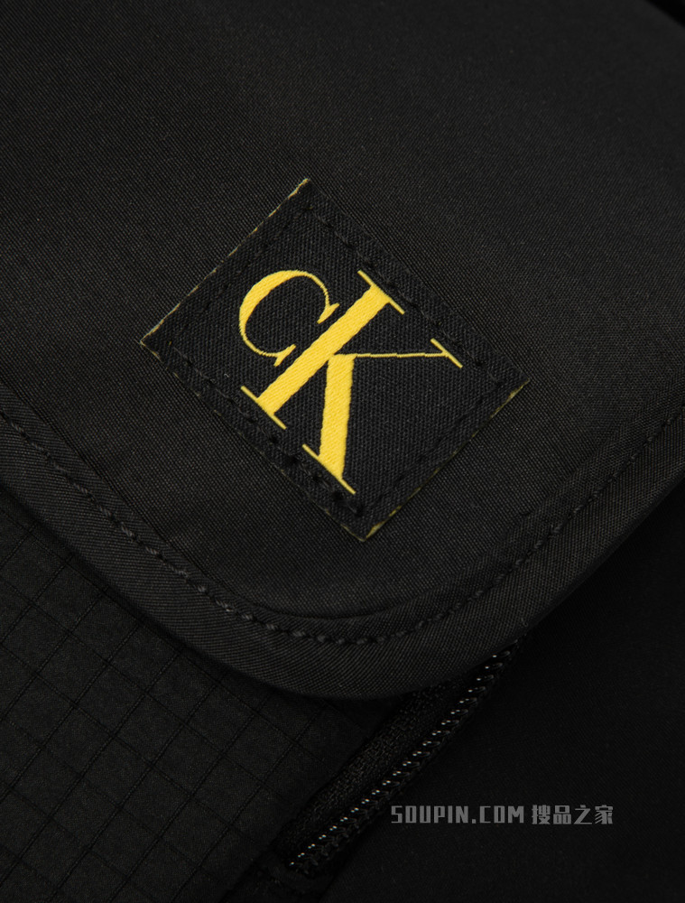 Calvin Klein 男士经典卡扣翻盖荧光色LOGO单肩斜挎包HH3078