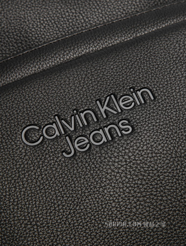 Calvin Klein 男士经典时尚拉链方形撞色LOGO双肩背包HH3064