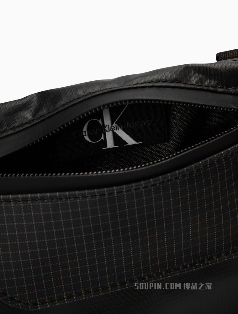 Calvin Klein 男士简约可调节肩带LOGO贴片单肩斜挎包HH3083