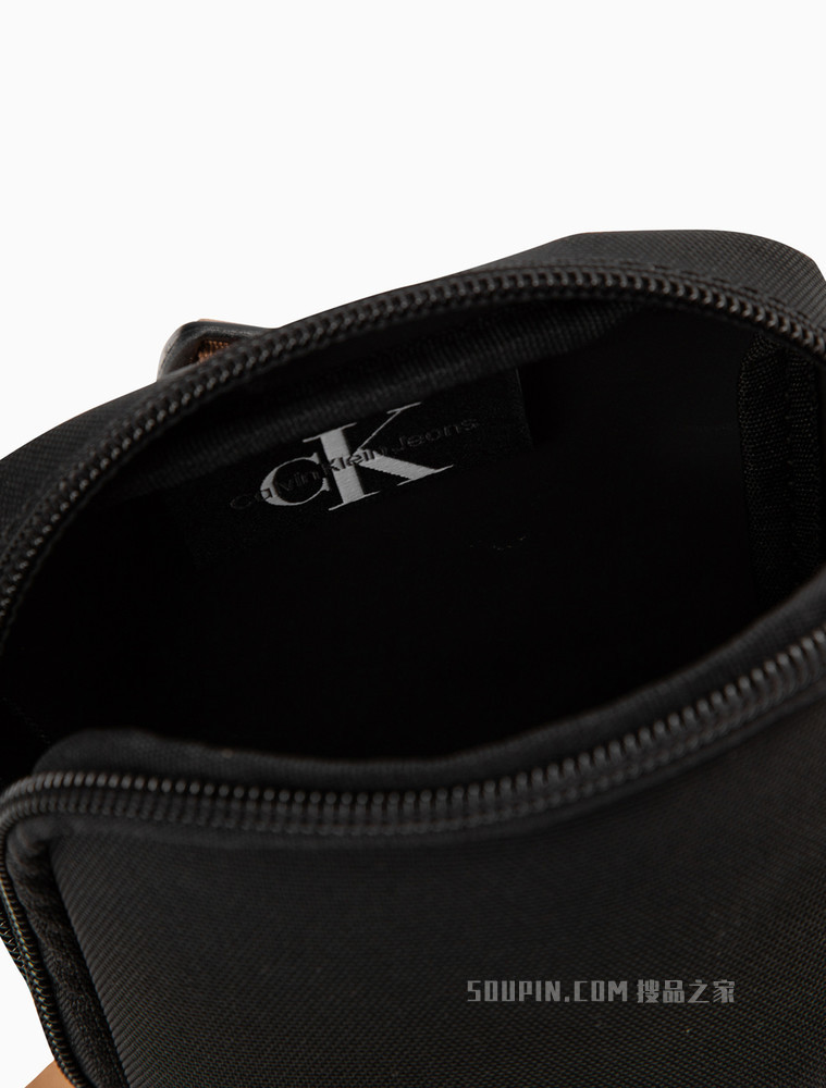 Calvin Klein 男士时尚撞色插扣肩带交叠LOGO手机挎包HP1781