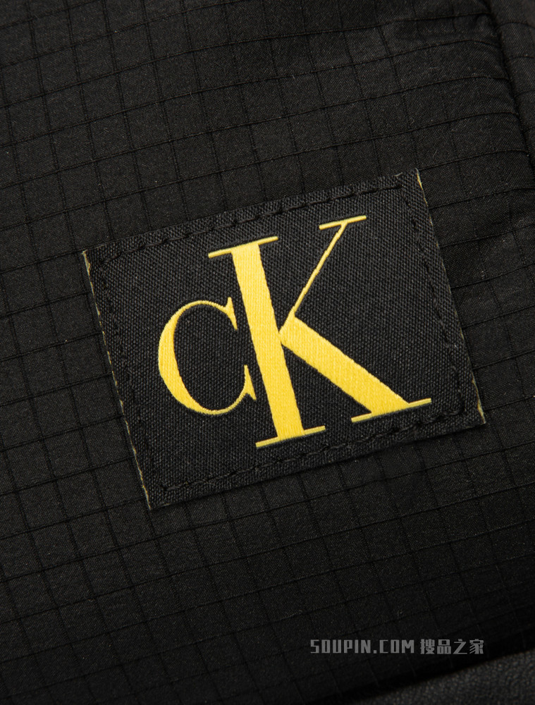 Calvin Klein 男士经典金属卡扣翻盖LOGO织标双肩包HH3076
