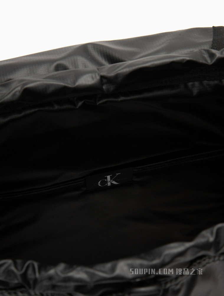 Calvin Klein 男士插扣翻盖格纹LOGO贴片大容量双肩包HH3082