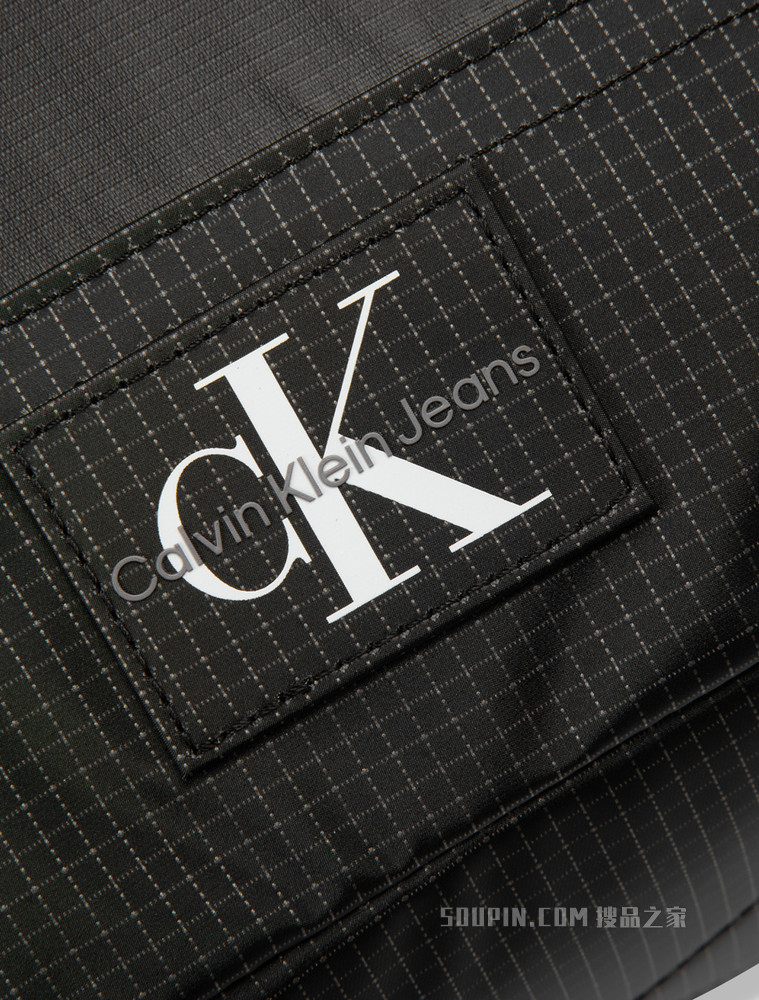 Calvin Klein 男士户外休闲格纹LOGO贴片飞行员双肩包HH3086
