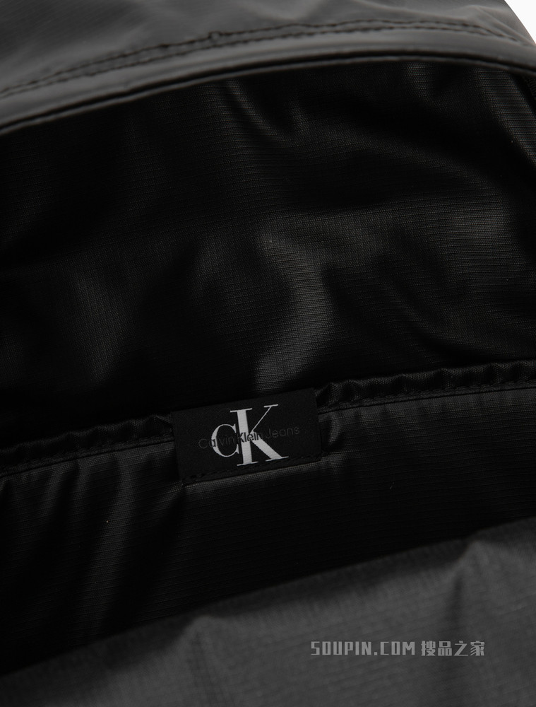 Calvin Klein 男士户外休闲格纹LOGO贴片飞行员双肩包HH3086