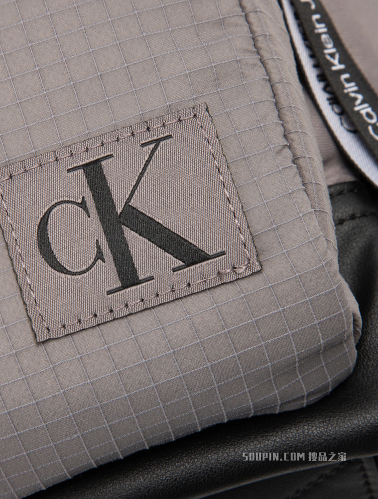 【情人节礼物】Calvin Klein 男金属卡扣翻盖织标双肩包HH3076