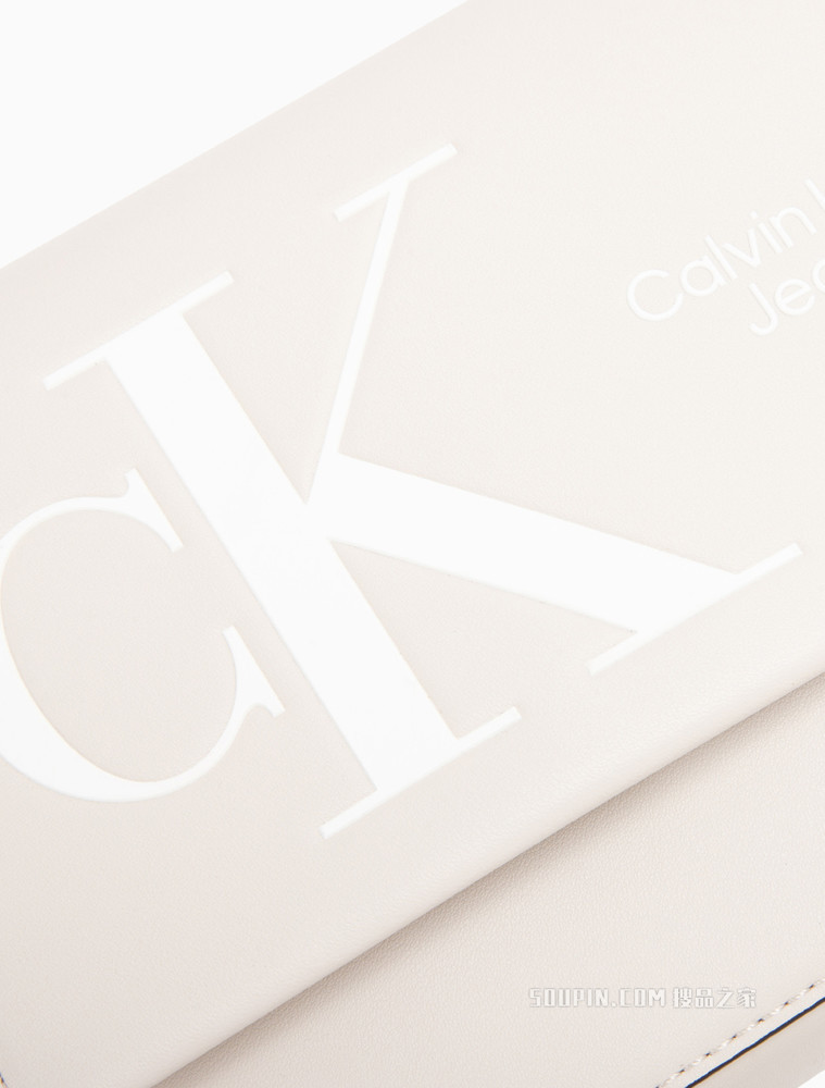 【情人节礼物】Calvin Klein 女士可卸肩带压纹翻盖单肩包DH3106
