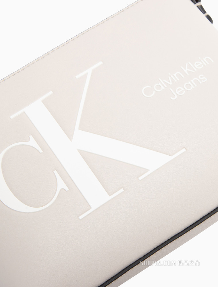 【情人节礼物】Calvin Klein 女士哑光压纹LOGO单肩斜挎包DH3104