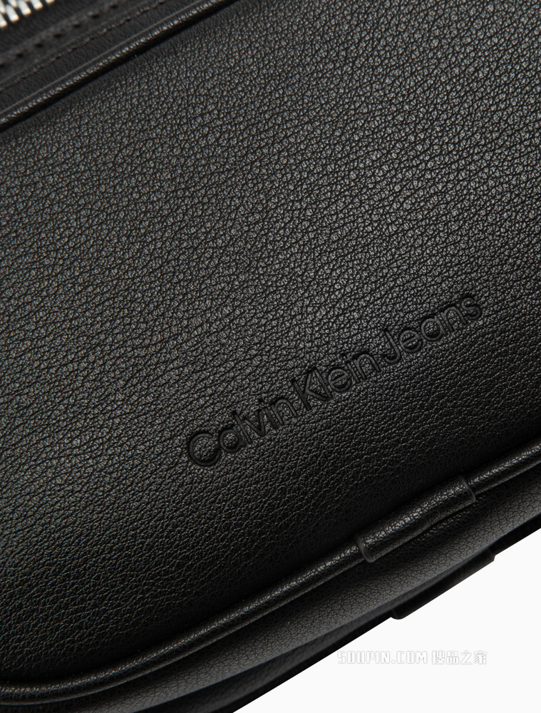 Calvin Klein女包 经典时尚拉链插扣调节LOGO宽肩带斜挎腰包DH3109