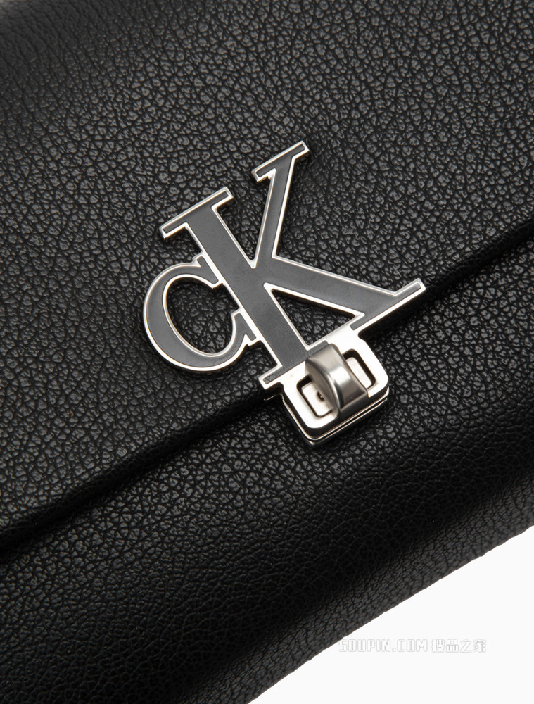 Calvin Klein女包 时尚小巧翻盖式链条金属LOGO迷你手机挎包DP1554