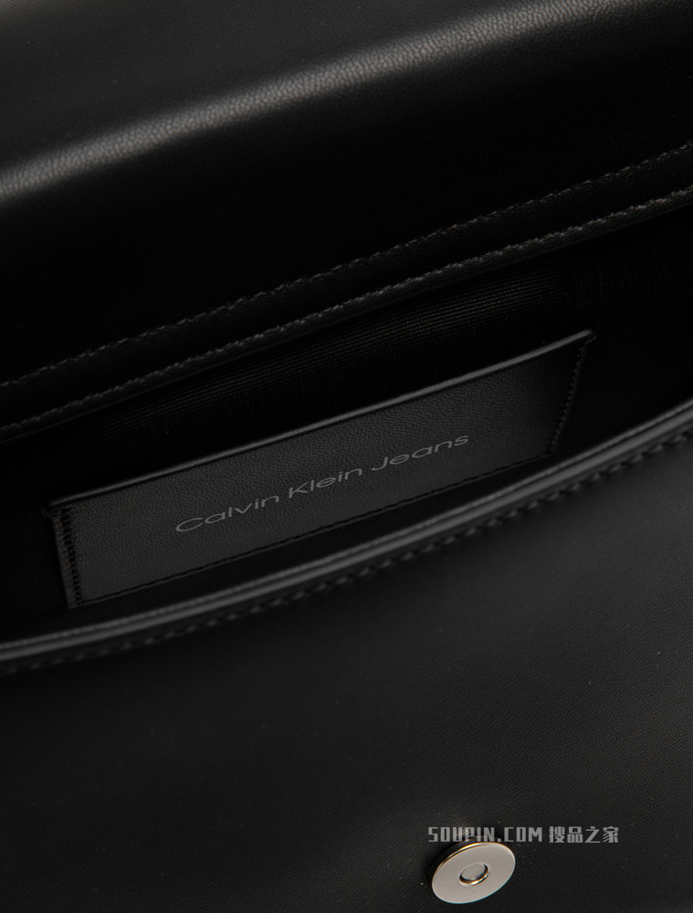 Calvin Klein女包 时尚翻盖式小羊皮可卸LOGO斜挎腋下包DH2926