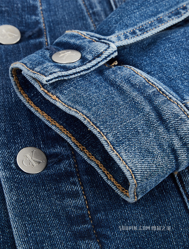 Calvin Klein 男士翻领铆钉排扣LOGO贴片牛仔外套J319794