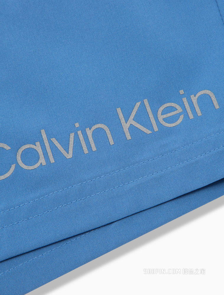 Calvin Klein 男士抽绳腰泼墨印花反光LOGO休闲短裤4MS2S801