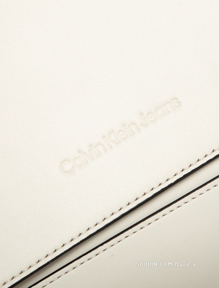 Calvin Klein女包 时尚翻盖式小羊皮可卸LOGO斜挎腋下包DH2926