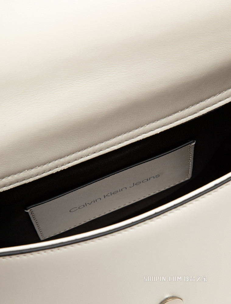 Calvin Klein女包 时尚翻盖式小羊皮可卸LOGO斜挎腋下包DH2926