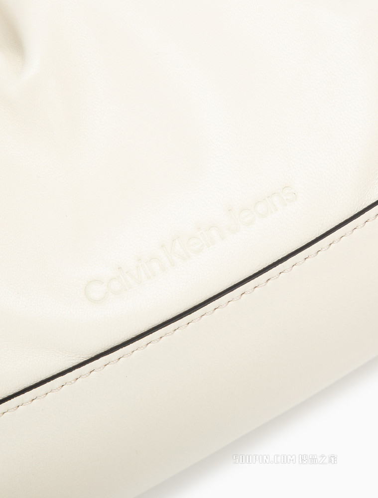 Calvin Klein女包 时尚金属LOGO羊皮褶皱单肩斜挎包DH2928